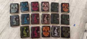 Diarios de cuero cortados con láser hechos a medida con páginas de papel hechas a mano con bordes de cubierta multicolor para reventa por librerías en marrón - Product Image 3