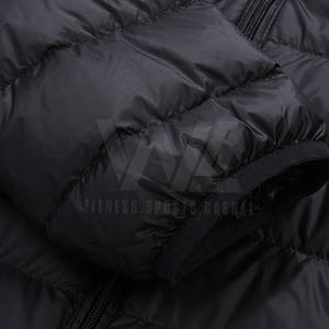 แจ็คเก็ตหนังบุใยสังเคราะห์แบบมีฮู้ด คอตั้ง สำหรับผู้ชาย ขายดีที่สุด ระบายอากาศได้ดี ผ้าถัก  โลโก้สั่งทำได้  ไซส์ XS ถึง XL สไตล์ไฮสตรีท สำหรับฤดูหนาว - Product Image 3