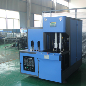 紧凑型半自动二腔PET吹瓶机，可高效生产塑料瓶和塑料罐 - Product Image 2