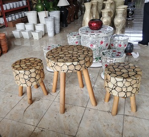 Petite table basse en coquillages pour la maison, la villa, l'hôtel ou le bureau, pour le salon ou l'appartement - Product Image 1