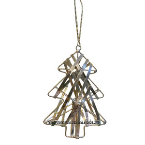 Arbre de Noël luxueux en métal de couleur or suspendu parfait pour l'ornement festif, le bureau à domicile et les célébrations de vacances - Product Image 3
