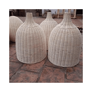 Lampe en bambou tissé orbe en bambou avec auvent en métal mat pour les paliers d'escalier et les entrées, pendentif côtier fabriqué à la main au Vietnam - Product Image 5