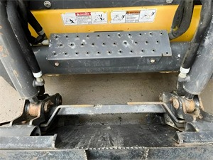 Alta eficiencia operativa 2017 NEW HOLLAND C227 Minicargadora Diesel Power Cambio rápido Accesorios de operación - Product Image 3