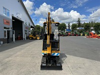 Mini-excavatrice électrique sur chenilles JCB 19C-1E, moteur Cummins, hydraulique Bosch Rexroth, garantie 1 an, moment de charge élevé 1000 kg