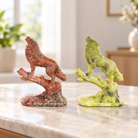 Statue d'animal en pierre précieuse sculptée en cristal, loup hurlant sur rocher de montagne multi-matériaux, pour décoration de maison, bureau ou cadeau