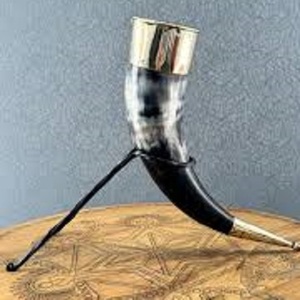 Design tendance, tasse à corne avec support en métal avec eau design vin pour boissons cuisine pour cuisine en gros et dessus de table - Product Image 1