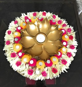 Porte-bougie en laiton Lotus Rangoli Nat Diwali Diya bougeoir en métal Diya cadeau de noël Diwali cadeau décoration de mariage - Product Image 1