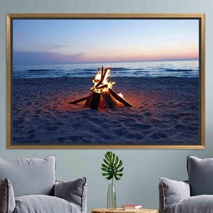 Impression sur toile de paysage marin moderne : œuvre d'art sur le thème du feu de camp de plage, TOILE ENCADRÉE DORÉE - Product Image 1