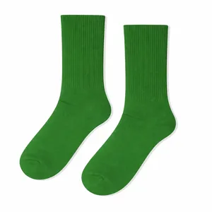 Calcetines Deportivos Verdes Lisos de Alta Calidad con Logotipo Personalizable, Bordado Jacquard, Transpirables y Antibacterianos para Ciclismo - Product Image 1