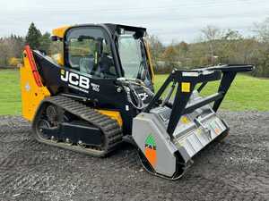 Chargeuse compacte sur chenilles JCB 150T ECO, moteur diesel 56 CV, poids opérationnel 3691 kg, avec attache broyeur FAE - Product Image 5