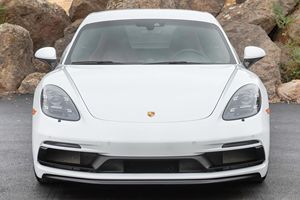 2022 718 Cayman GTS 4.0 Inspeccionado, ~12,500 Millas, Transmisión Manual de 6 Velocidades, Motor Flat-6 de 394 hp, Interior Rojo Burdeos - Product Image 2