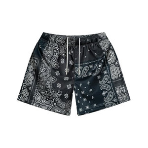 Pantalones cortos de baloncesto de malla de diseño libre para hombre con diseño de sublimación de tela transpirable personalizada - Product Image 4