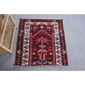 Alfombra Turca Kilim Vintage de Lana Ecológica, Pelo Mediano, Diseño Rectangular de Gran Área con Parches, 2.7 x 2.8 pies, Base de Látex Rojo - Product Image 1