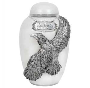 Sculpture d'aigle étonnante Urne blanche pour adulte Gravure disponible Aigle exclusif avec urne blanche - Product Image 2