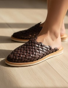 Mules en cuir tressé pour femmes, sabots à bout fermé, sandales plates à enfiler, légères, antidérapantes, pour intérieur et extérieur - Product Image 5