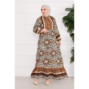 Robe modeste hijab marron en viscose à motifs médaillon - Product Image 5