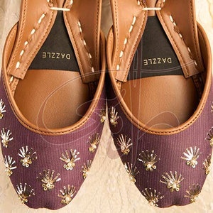 Khussa Antideslizante Hecha a Mano para Mujer con Suela de Cuero Genuino, Diseño de Moda Personalizable, Alta Calidad, Hecho en Pakistán - Product Image 6