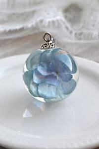 Couleur pleine résine nackles Creative Handmade Glowing nackles Dans unique Dark Blue Sky Clouds Resin Luminous Necklace For Wome - Product Image 2