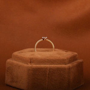 Élégante bague solitaire en or 14KT avec diamant taillé en cœur Style classique pour proposition de fiançailles Mariage Occasions spéciales Certifiée IGI - Product Image 2