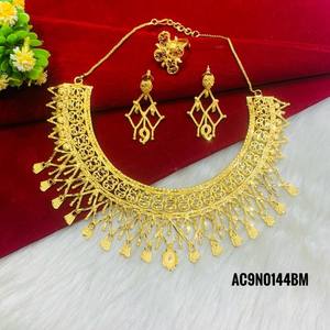 Nouveau Collier à Breloques Plaqué Or en Laiton, Chaîne Maille Forçat, Style Designer, Bijoux de Mode Tous Types, Motif Fleur, Poids 1 Gramme - Product Image 4