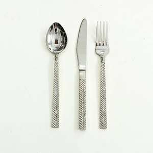 Ensemble de couverts en acier inoxydable martelé poli miroir, durable et luxueux, pour usage quotidien, cuillères et fourchettes, compatibles lave-vaisselle pour la famille - Product Image 1