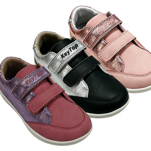 Chaussures décontractées pour enfants en cuir PU souple, à fermeture auto-agrippante, faciles à enfiler et à retirer, adaptées à la croissance naturelle du <span class=keywords><strong>pied</strong></span>, chaussures pieds nus pour enfants, directement de l'usine - Product Image 1