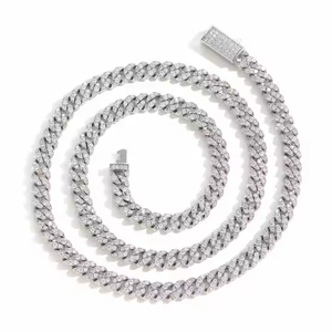 Collar de Cadena Cubana de Estilo Premium con Diamantes Moissanite de Alto Brillo, Collar Iced Out para un Look Moderno, de la India - Product Image 1