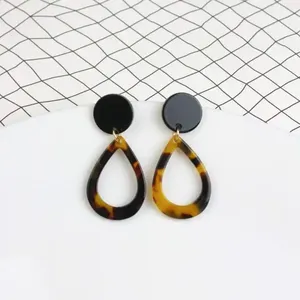 Meilleurs styles élégants de résine blanche en bois massif Boucles d'oreilles géométriques respectueuses de l'environnement Accessoires de bijoux de mode - Product Image 5