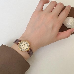 นาฬิกาข้อมือสไตล์เรโทรสำหรับผู้หญิง ดีไซน์หรูหรา สวยงาม ระดับไฮเอนด์ แฟชั่นนักศึกษา ระบบควอตซ์ กันน้ำ - Product Image 1
