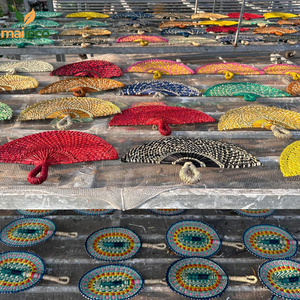 Ventilador de mano de paja de algas marinas hecho a mano Maiieco de diseño único al por mayor de Hanoi - Product Image 6