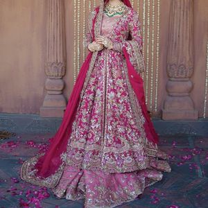 New-Stylish-Bridal Trail Lehenga,Jacket & dupatta robe avec embelli Heavy Dabka, perles, pierre, perles Broderie Travail = 2025 - Product Image 1