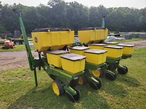 Achetez notre semoir à maïs 2 rangs John Deere 7100 à 4 rangs avec attache 3 points, idéal pour semis à sec – Vente directe usine de machines agricoles. - Product Image 4