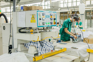 Aristino Men's Solid Black for Shirt Broadcloth Smart Casual 48% <b>Visco</b> 23% Cotton 20% Polyester 9% Spandex APS617AS2S - Product Image 6