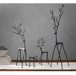 Reno Metálico con Acabado Negro, Adorno Navideño Moderno para Sala de Estar y Eventos - Product Image 1