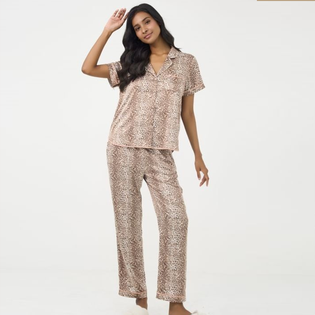 สีน้ำตาล