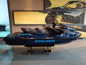 Modelo G T X 170 J e t S k i - 2025 de alto rendimiento para entusiastas de los deportes acuáticos - Product Image 4