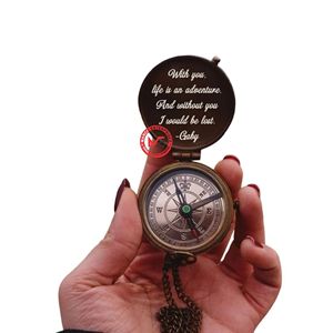 Brújula de Bolsillo Antigua de Latón Personalizada con Cadena, Caja de Madera Personalizada, Regalo Náutico de Latón para Cumpleaños, Suministro Personalizado OEMODM - Product Image 1