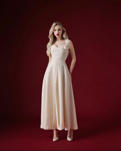 Design exquis avec robe de soirée midi sans bretelles avec embellissement floral élégant fabriqué au Vietnam - Product Image 2