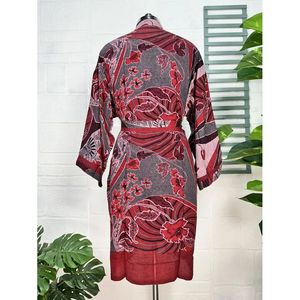 Kimono vintage en crêpe de soie, léger et luxueux, robe de chambre douce et confortable, cadeau idéal pour femme, pour les soirées, tissé pour le printemps - Product Image 5