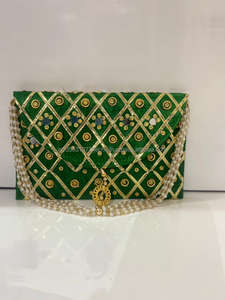 Bolsos de mano de diseño para mujer con bordado indio hecho a mano y trabajo de espejo, bolsos de regalo, recuerdos de boda, recuerdos de inauguración de casa, recuerdos de fiesta - Product Image 4