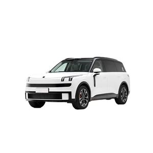 SUV à essence haute performance d'occasion avec transmission automatique et sièges en cuir pour les voyages en famille et les trajets en ville - Product Image 1