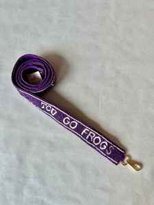 Correa bordada hecha a mano detallada con cuentas de vidrio y ganchos de metal ligeros - Product Image 2