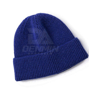 Gorros casuales modernos de material cálido diseñados para la moda urbana, uso invernal y comodidad diaria. - Product Image 6