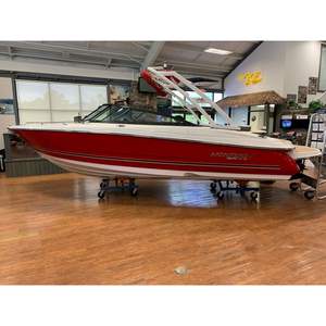 Bateau de luxe Monterey 224FS 2024 avec moteur MerCruiser inboard/outboard, réservoir de carburant de 55 gallons, profondeur de 3 pieds - Product Image 5