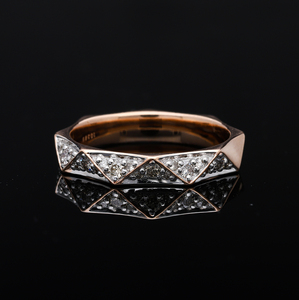 แหวนทอง14K รูปทรงเรขาคณิตพร้อม0.27CTW เพชรกลมธรรมชาติในการตั้งค่าสามเหลี่ยมสำหรับผู้หญิง | การออกแบบที่ทันสมัย - Product Image 2