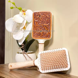 2024 nueva tendencia Real mano Tooled cuero vaquera cepillo de pelo peines Boho occidental cuero peines elegante uso diario accesorio para el cabello - Product Image 3