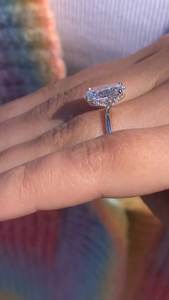 Anillo de compromiso de diamante de corte ovalado cultivado en laboratorio, oro macizo de 14kt, certificado IGI, lujoso anillo de regalo con ajuste de Halo y pavé para mujer - Product Image 4