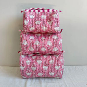 Juego de 3 Bolsas de Maquillaje Acolchadas de Algodón con Estampado Floral y Cierre de Cremallera, Ligeras para Viajar - Product Image 1