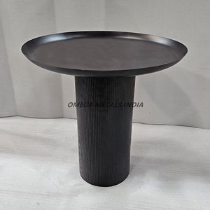 Mesa de centro Superficie redonda ancha negra mate Perfecta para habitaciones Apoyada por una base cilíndrica texturizada con ranuras verticales - Product Image 3