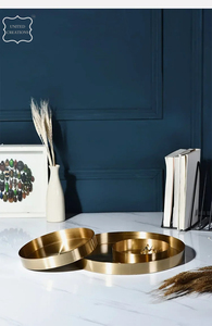 Plateau en cuivre à plat profond avec design uni fait à la main pour servir des plats à la maison et aux restaurants - Product Image 2